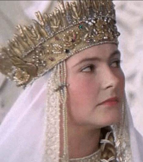 Сбежала от матери и стала известной актрисой: путь Нины Масловой от пороков до веры